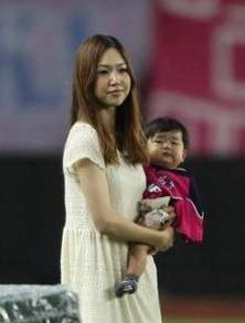 本田圭佑は嫁の美沙子とは高校時代に出会って一目惚れ 夫婦仲も円満で離婚はガセ 馴れ初めや結婚後の生活をまとめてみた Secret Note