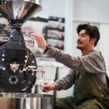 坂口憲二は2022年現在コーヒーショップ経営と焙煎士で充実した日々を送っていて病気の心配は無い